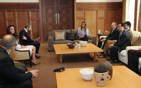Doctors from Children's Hospital Los Angeles and Children of War Foundation briefing Her Majesty Que ... 