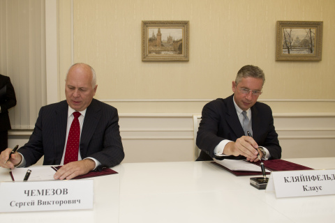 Alcoa Chairman and CEO Klaus Kleinfeld (right) and VSMPO Chairman Sergei Chemezov (left), signed a c ... 