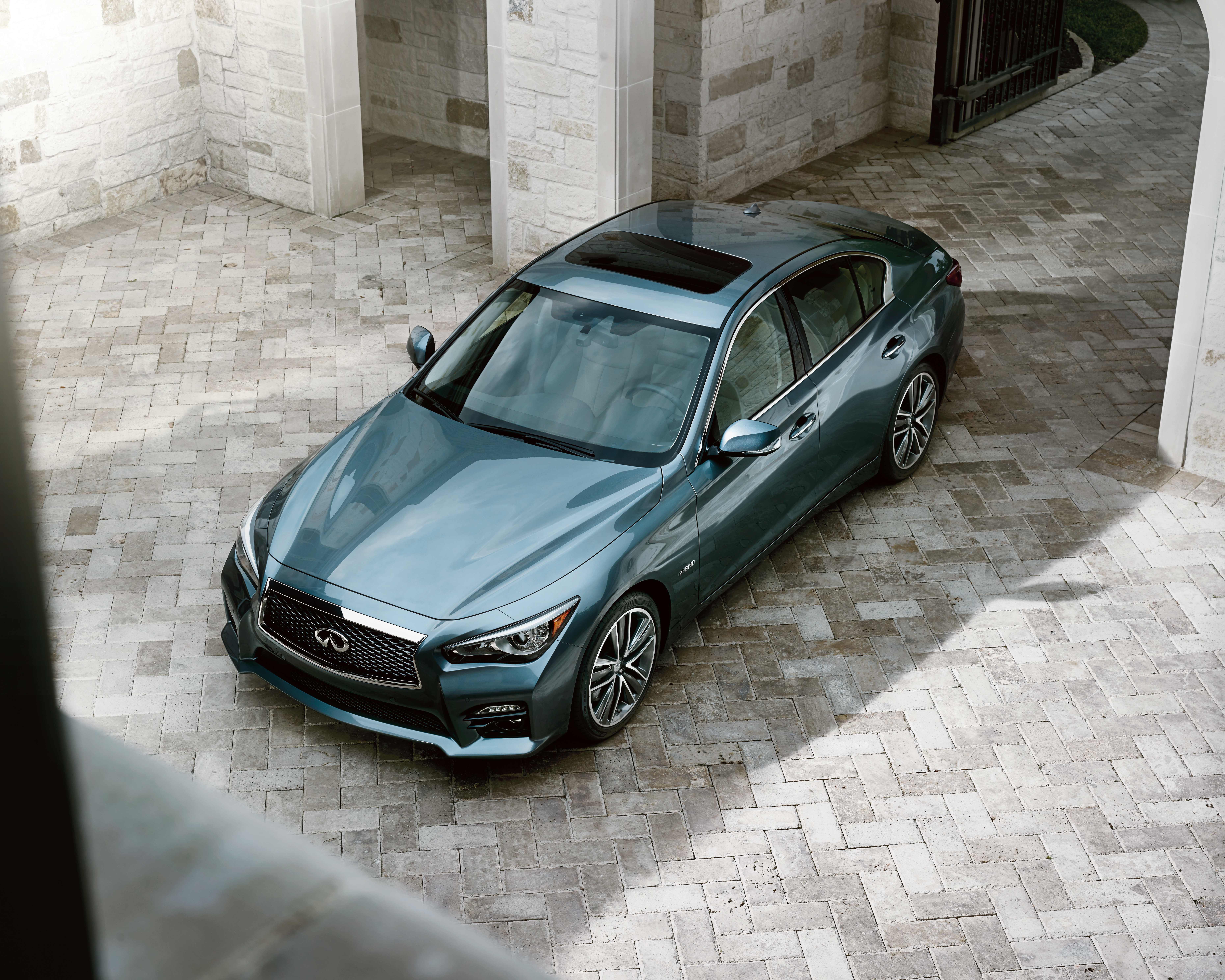 2015_Infiniti_Q50_05.jpg