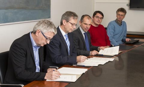 (L-R): Dr. Thorvaldur Ingvarsson, Executive Vice President of R&D of Össur; Dr. Jon Atli Benediktsso ... 