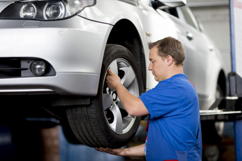 If new summer tyres are needed, they can be easily delivered directly to their closest Tirendo fitti ... 
