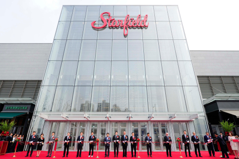 Developed by Taubman Asia and Shinsegae Group, Starfield Hanam shopping center opened today in Hanam ... 