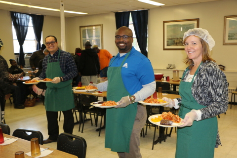 Axalta Employees Give Back During National Hunger And Homelessness Awareness Week El Diario Ny