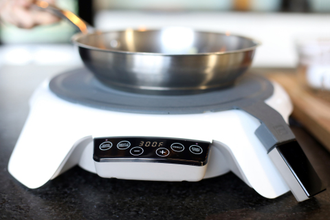 The Paragon Mat precisely controls pan temperature, automatically adjusting burner output, so users  ... 