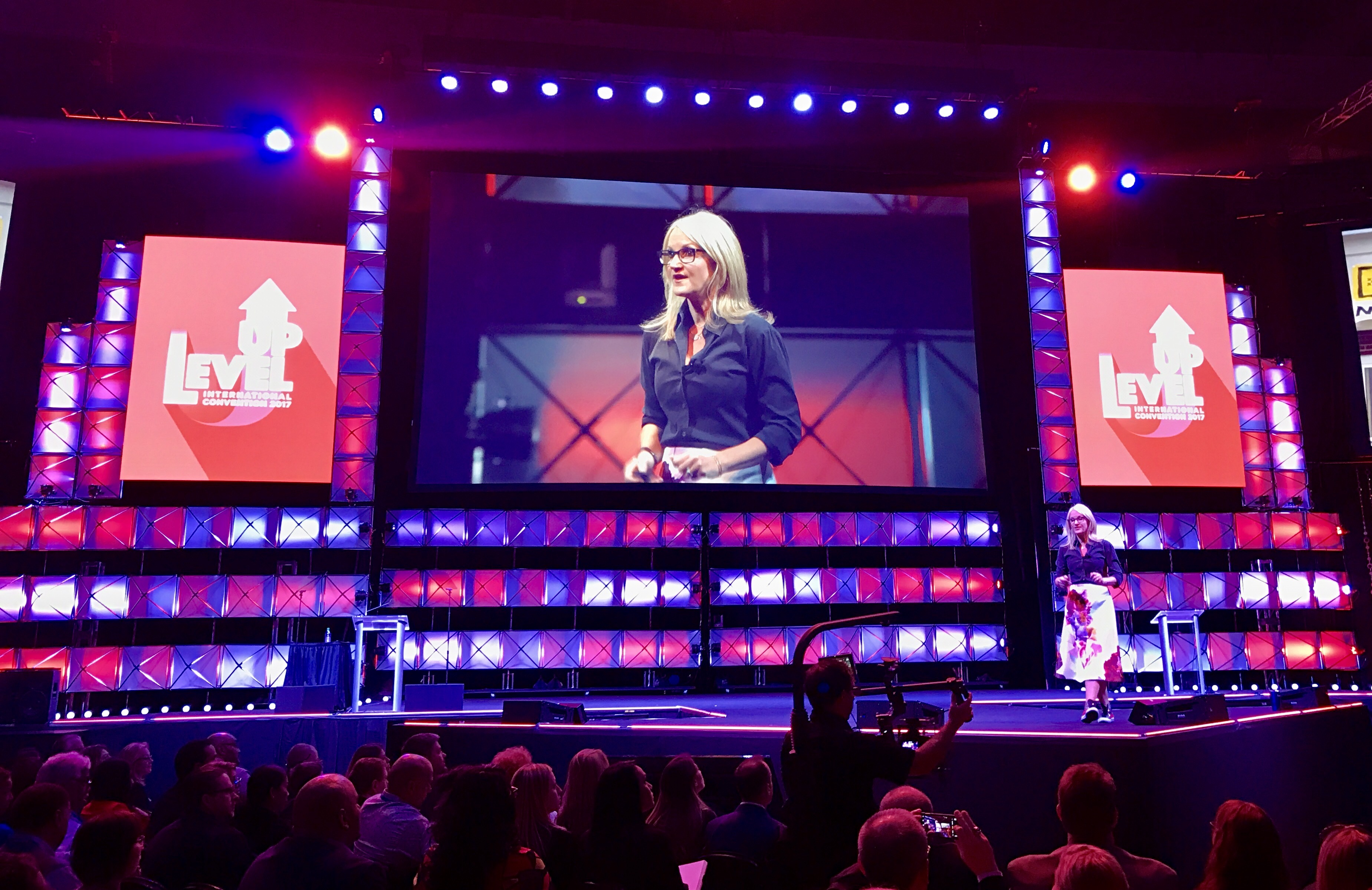 Motivational Speaker and BestSelling Author Mel Robbins Delivers