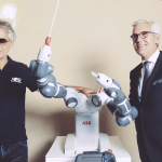 ABBのユーミィ・ロボットが、ピサでアンドレア・ボチェッリとルッカ・シンフォニー交響楽団を指揮し注目を集める