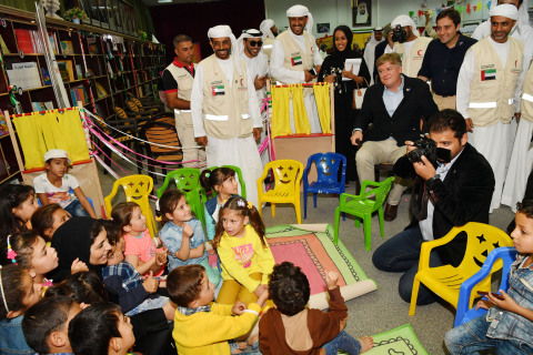 Antonio López-Istúriz with the Children (Photo: AETOSWire) 