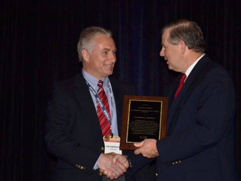 Jon Oberdick, managing director of technical services at US Airways, receives Airlines for America 2013 Nuts and Bolts Award (Photo: Airlines for America)