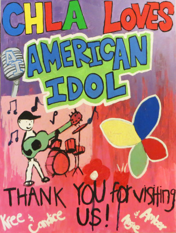 Children's Hospital Los Angeles' young patients thanked AMERICAN IDOL for visiting by making a special card for the Top 4 contestants! Thanks for having us on the Top 4 performance show! (Photo: Business Wire)