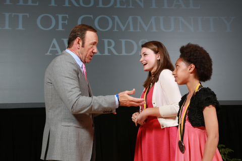 Academy Award-winning actor Kevin Spacey congratulates Virginia Newsome, 17, of Lexington (center) and Madison Roy, 10, of Louisville (right) on being named Kentucky's top two youth volunteers for 2013 by The Prudential Spirit of Community Awards. Virginia and Madison were honored at a ceremony on Sunday, May 5 at the Smithsonian's National Museum of Natural History, where they each received a $1,000 award. (Photo: Business Wire)