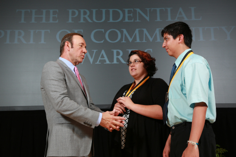 Academy Award-winning actor Kevin Spacey congratulates Brianna Swinderman, 16, of Rio Rancho (center) and Joseph Lee Estrada, 14, of Velarde (right) on being named New Mexico's top two youth volunteers for 2013 by The Prudential Spirit of Community Awards. Brianna and Joseph were honored at a ceremony on Sunday, May 5 at the Smithsonian's National Museum of Natural History, where they each received a $1,000 award. (Photo: Business Wire)