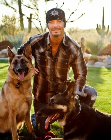 Bret Michaels with his German shepherds Diesel and Phoenix. (Photo: Business Wire)