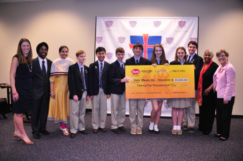 Ashley Butler, Director of Lift a Life Foundation, left, presents the winners from St. Francis Episcopal Day School in Houston with a $25,000 grant after taking first prize for the Lead2Feed World Hunger Leadership Challenge on Friday. Life a Life Foundation, in partnership with USA Today Charitable Foundation, mobilized more than 300,000 middle and high school students in 1,500 schools nationwide to participate in the challenge that encourages students to hone their leadership skills through projects that focus on solving hunger. Yum! Brands Foundation will provide nearly $250,000 in prize money grants to 140 schools for U.S. public charities engaged in hunger relief programs. (From left to right: Ashley Butler, representatives from partner school, K.L. International School, in Meerut, India, St. Francis eighth grade winners, Ruth Zomalt-Burrell of Kids' Meals, Inc. and teacher, Debbie Harris)(Photo: Business Wire)