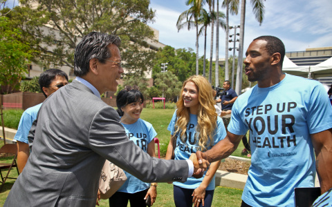 Sam Ho (left), M.D., chief medical officer, UnitedHealthcare meets with actors and professional dancers Allison Holker and Stephen "tWitch" Boss of "So You Think You Can Dance," who helped announce UnitedHealthcare's expansion of the Diabetes Prevention & Control Alliance programs to Los Angeles County employees (Photo: Jamie Rector).