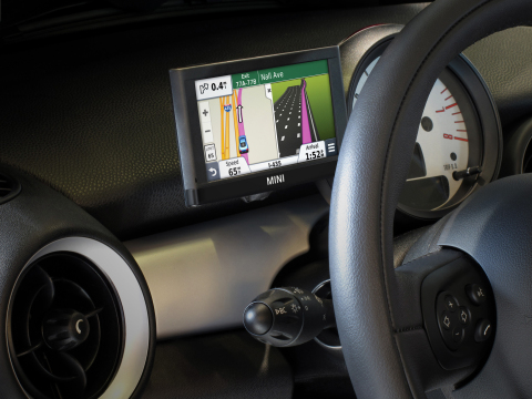 The MINI Navigation Portable XL is designed specifically for MINI models and can be dealer-installed with a customized mount that goes next to the instrument cluster for optimal visibility. (Photo: Business Wire)