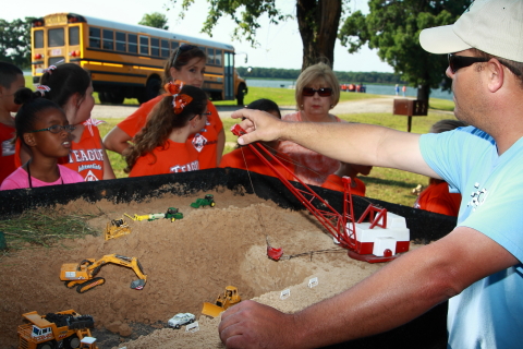 Big Brown Mine's John Kent teaches students about mining operations and reclamation best practices. (Photo: Business Wire)