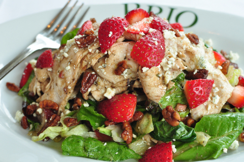 Strawberry Balsamic Chicken Salad (Photo: Business Wire)