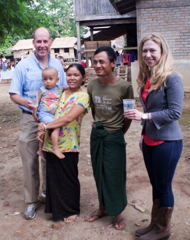 Chelsea Clinton, Board Member of the Clinton Foundation, and Dr. Greg Allgood, Founder and Director of the P&G Children's Safe Drinking Water program, donating the 6 billionth liter of clean drinking water to Naw Phaw Si Hser (second from left) and her husband Peter (third from left) from the Gway Tauk Chaung village in Pathein, Myanmar. (Photo: Business Wire)