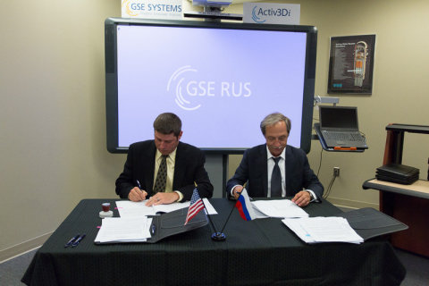 Jim Eberle, CEO of GSE Systems, and Electrobalt General Director Vladimir Arashansky sign agreement to develop joint venture GSE RUS.