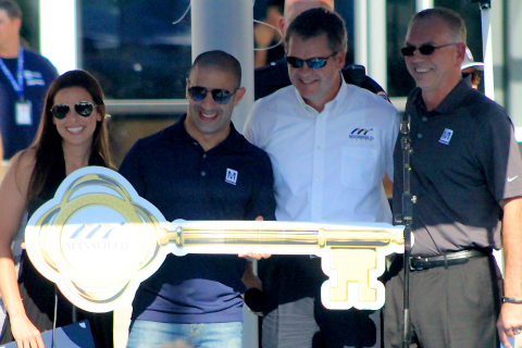 Indy 500 Champion Tony Kanaan receives a key to the city from Mansfield Mayor David Cook at Mouser's corporate headquarters during Race Week. Pictured (left to right) are Lauren Kanaan, Tony Kanaan, Mayor David Cook and Mouser CEO and President Glenn Smith. Mouser is an official partner of the 2013 KV Racing Technology #11 IZOD IndyCar Series team. (Photo: Business Wire)