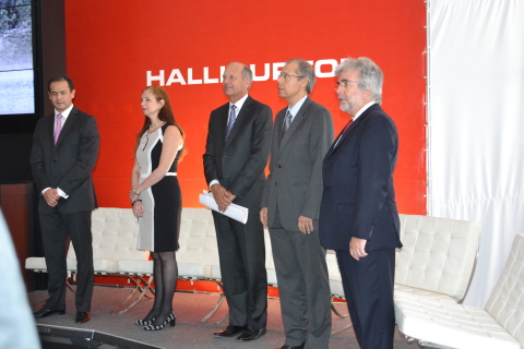 From left to right: Harold Mesa, Halliburton Brazil Country Manager; Debora Foguel, Rector of Federal University of Rio de Janeiro (UFRJ) Technology Park; Tim Probert, President of Strategy and Corporate Development for Halliburton; Jose Formigli, Director of Exploration and Production for Petrobras and Mauricio Guedes, Executive Director of Federal University of Rio de Janeiro (UFRJ) Technology Park. (Photo: Business Wire)