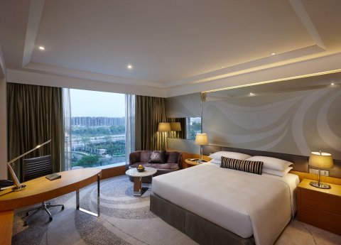 Hyatt Regency Gurgaon offers 451 guestrooms, including 37 suites. (Photo: Business Wire)
