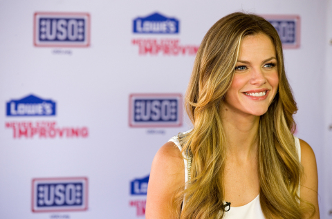 Actress Brooklyn Decker shows her support of the troops at the Lowe’s Grill of Honor event in Washington, D.C. Saturday, June 29. Decker judged burgers grilled up by active-duty troops from each branch of the Armed Services. (Photo: Business Wire)