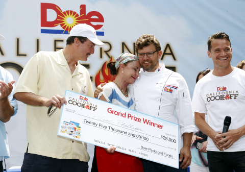 Alice D'Antoni Phillips of Murrells Inlet, S.C., (left center) cries on the shoulder of celebrity chef Ben Ford (right center), head judge of the DOLE California Cook-Off, as Brad Bartlett (left), president of Dole Packaged Foods, presents her with the $25,000 grand prize check. After a nationwide recipe search, Phillips was selected as one of three finalists to compete during the Sat., June 29 Cook-Off at Santa Monica Place in Santa Monica, Calif., where her Harissa Veal Meatball Fruit Kabobs were selected as the winning dish. (Photo: Business Wire)