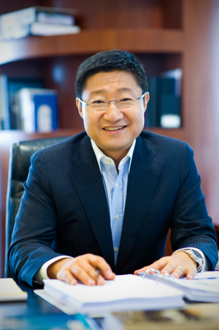 Gregory Lee (Photo: Business Wire)