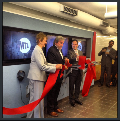 MTA Capital Construction President Michael Horodniceanu cuts the ribbon to open the Community Information Center. (Photo: NavigationArts)