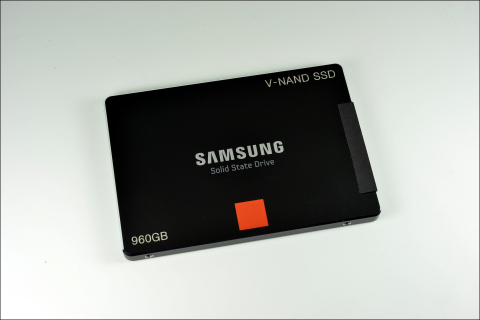 New Samsung V-NAND SSD (Photo: Business Wire)