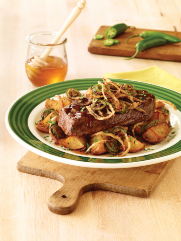 The Honey Pepper Sirloin, part of Applebee's new Honey Pepper Grill menu, is a 7oz. sirloin served on a bed of potatoes and topped with fried jalapenos and onion straws. Honey Pepper sauce is drizzled over the dish giving it that perfect blend of hot and sweet. (Photo: Business Wire) 