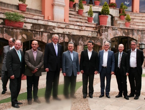 Participants from today's press conference, from left to right, Thomas Karig, Vice President of Corporate Relations, Volkswagen de Mexico; Arnoldo Rodriguez Reyes, Mayor of Zacatecas; Andreas Hinrichs, Executive President, Volkswagen de Mexico; Pedro Joaquin Coldwell, Mexico Secretary of Energy; Miguel Alonso Reyes, Governor of Zacatecas; Gerry Monkhouse, Chairman, Mexico Power Group; Bjöern Ehlbeck, Vice President of Finance and Organization, Volkswagen de Mexico; Brian O'Sullivan, President, Mexico Power Group (Photo: Business Wire)