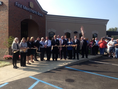 Pictured Left to Right: Karen Harrison, Jama Doyle, Carrie Valek, Cathy Boerner, [Cutting Ribbon: Dennis Ashley, Anderson Chamber of Commerce Director of Business Development; Anderson Mayor Kevin Smith; Mike Rechin, President / CEO First Merchants Bank.] Tim Hunt, Rod McPhearson, Marilyn Saubert, and Tom Dooley. (Photo: Business Wire)