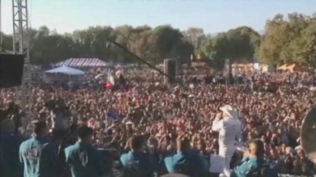 Gerardo Ortiz brings to a spectacular close Fiestas Patrias 2013 Los Angeles