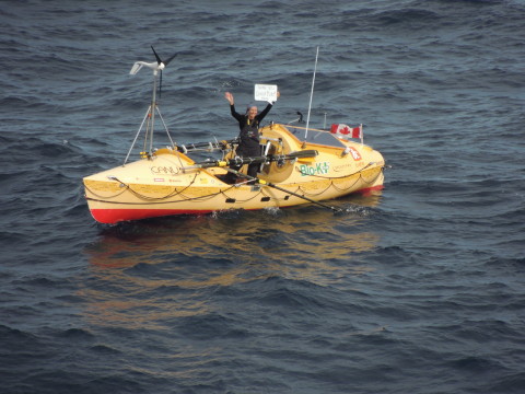 On 26 September, Canadian solo rower Mylène Paquette waves to Cunard’s flagship Queen Mary 2 as the ship is about to provide equipment and supplies to the aspiring female rower. Queen Mary 2 is currently on a Transatlantic Crossing from New York to Southampton, England. (Photo: Business Wire)