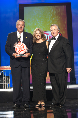 From left to right: Charlie Haywood, director of sales - food fountain service of Dr Pepper Snapple Group; wife Judith Haywood and Clifford Hudson, chairman, chief executive officer and president of Sonic Corp. (Photo: Business Wire)