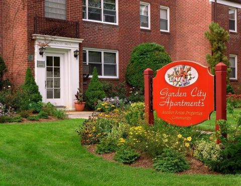 Washington Trust's Commercial Real Estate Group provided $5.25 million in financing to Residences at Garden City, LLC for the purchase of Garden City Apartments, a garden-style apartment complex in Cranston, RI. (Photo: Business Wire)