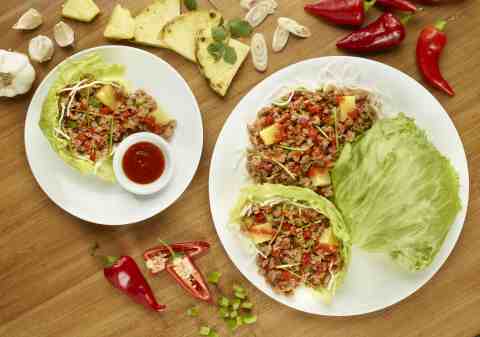 To celebrate the bold, fresh tastes of fall, Pei Wei(R) Asian Diner is introducing a new limited-time menu offering, Sriracha Pineapple Pork Lettuce Wraps. (Photo: Business Wire)