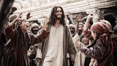 Jesus (Diego Morgado) greets his followers. (Photo credit: Casey Crafford.)