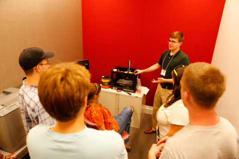 William Jewell College students work on a 3D printer -- one of many student resources in the new Pryor Learning Commons. (Photo: Business Wire)