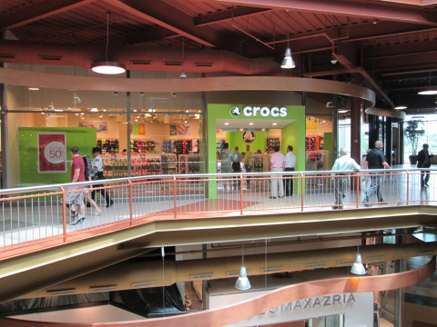 The LEED® Silver Certified Crocs store at Destiny USA in Syracuse, NY, represents Bergmann Associates’ 100th LEED project, in a portfolio that includes retail, higher education, corporate and medical office. (Photo: Business Wire)