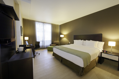 The Holiday Inn Express Panama Distrito Financiero hotel is located in the heart of the city's financial district; close to Tocumen International Airport (Photo: Business Wire)