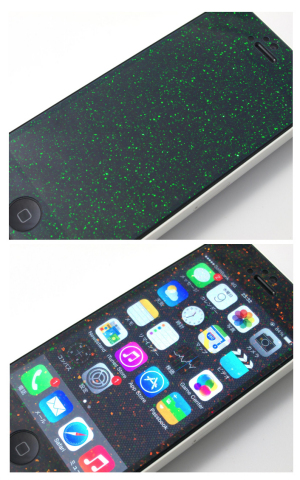 Film covers for iPhone 5s/5c/5 utilizing Kyoto Opal with the display turned off (top) and on (bottom) (Photo: Business Wire)
