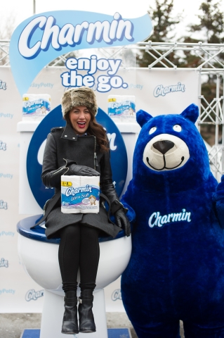 Jillian Harris, host of Love It or List It Vancouver, and the Charmin Bear open the Charmin Holiday Potty event at the Distillery Historic District's annual Toronto Christmas Market. #HolidayPotty
(Photo: Business Wire) 