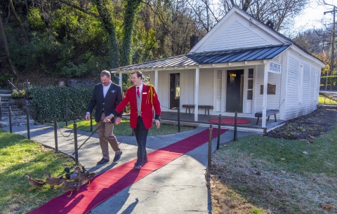 Five Peabody ducks, led by Master Distiller Jeff Arnett and Duckmaster Anthony Petrina, retire in style at the famed Jack Daniel Distillery. (Photo: Business Wire)