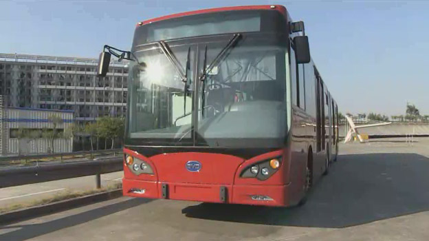 A short video of BYD's 18 meter (60-foot) Articulated Zero-emissions Electric Rapid Transit Bus -- Manufacturing scheduled in 2014 (only prototype shown)