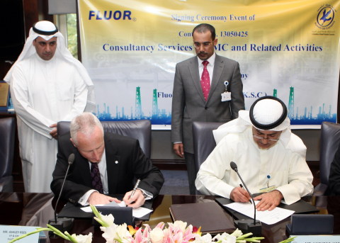 Fluor's Ashley Rees, left front, and Kuwait Oil Company executives sign a 5-year consultancy services contract. (Photo: Business Wire)