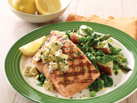 It's hard to believe that Applebee's Savory Cedar Salmon, topped with artichoke sauce, is under 550 calories. (Photo: Business Wire) 