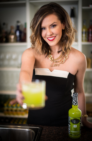 Lo-Cal Drink Mixer Company, Skimpy Mixers Announces Product Launch and Social Media Collaboration with Fashionista and Reality Star Courtney Kerr During the Company's Promotional Launch (Photo: Business Wire)